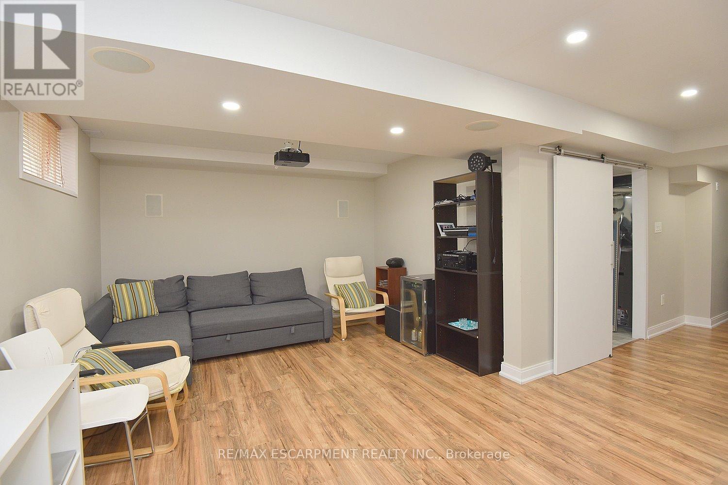 21 - 45 Seabreeze Crescent, Hamilton, ON - Indoor