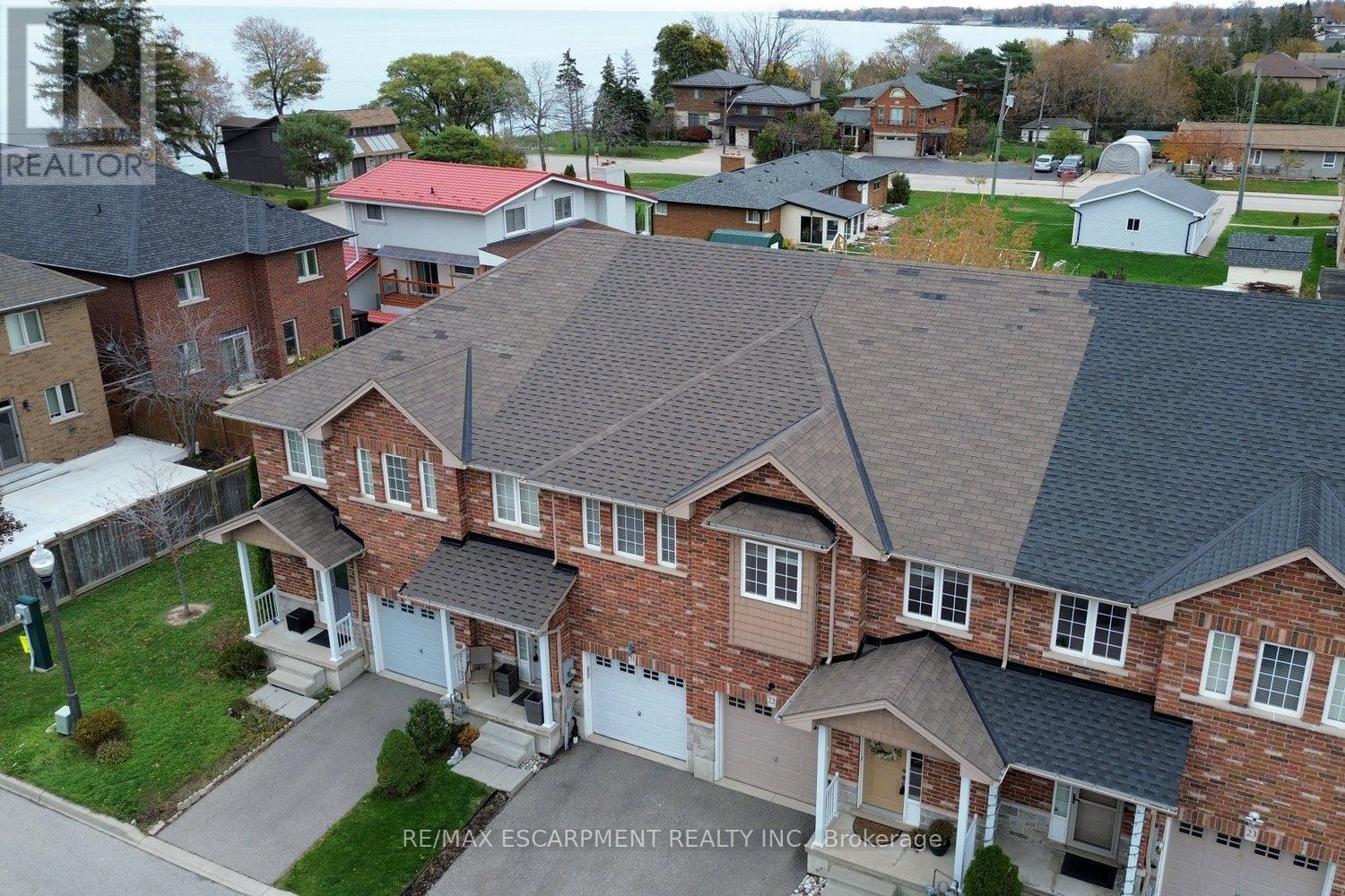 21 - 45 Seabreeze Crescent, Hamilton, ON - Outdoor With Facade