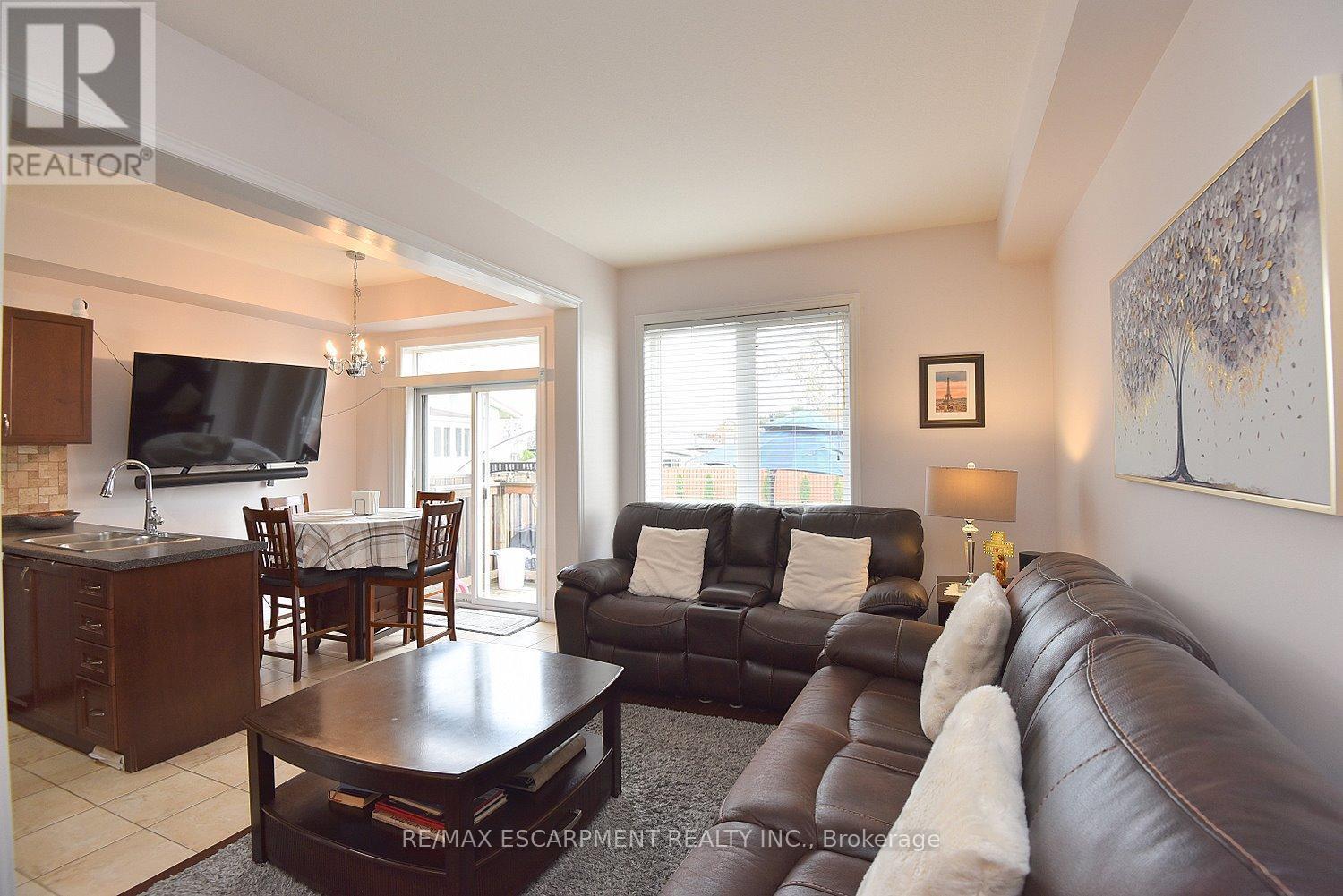 21 - 45 Seabreeze Crescent, Hamilton, ON - Indoor Photo Showing Living Room