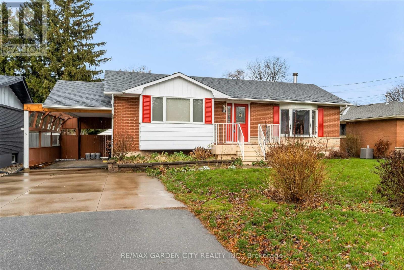 17 Marilyn Street, Grimsby, ON - Outdoor With Deck Patio Veranda