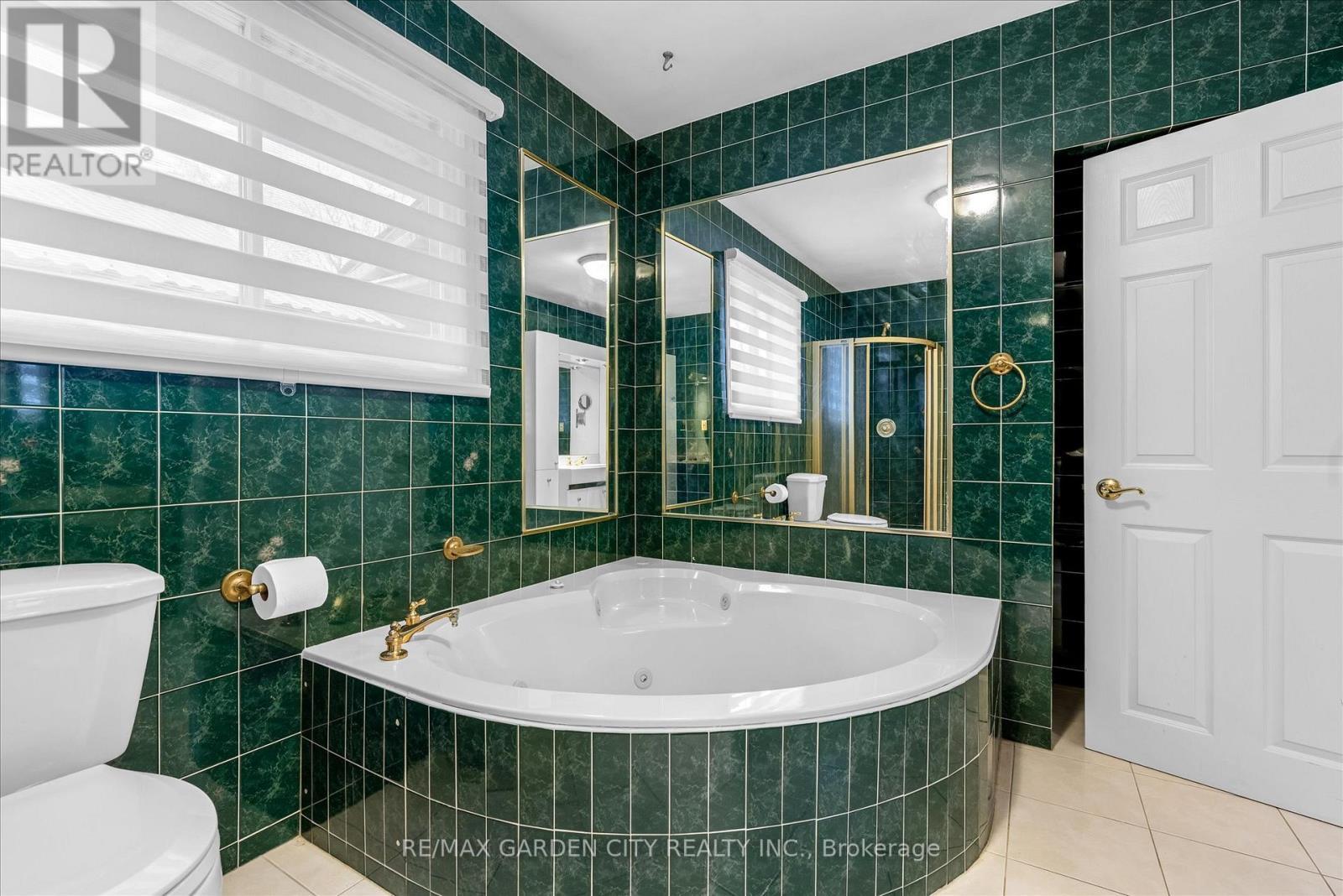 17 Marilyn Street, Grimsby, ON - Indoor Photo Showing Bathroom