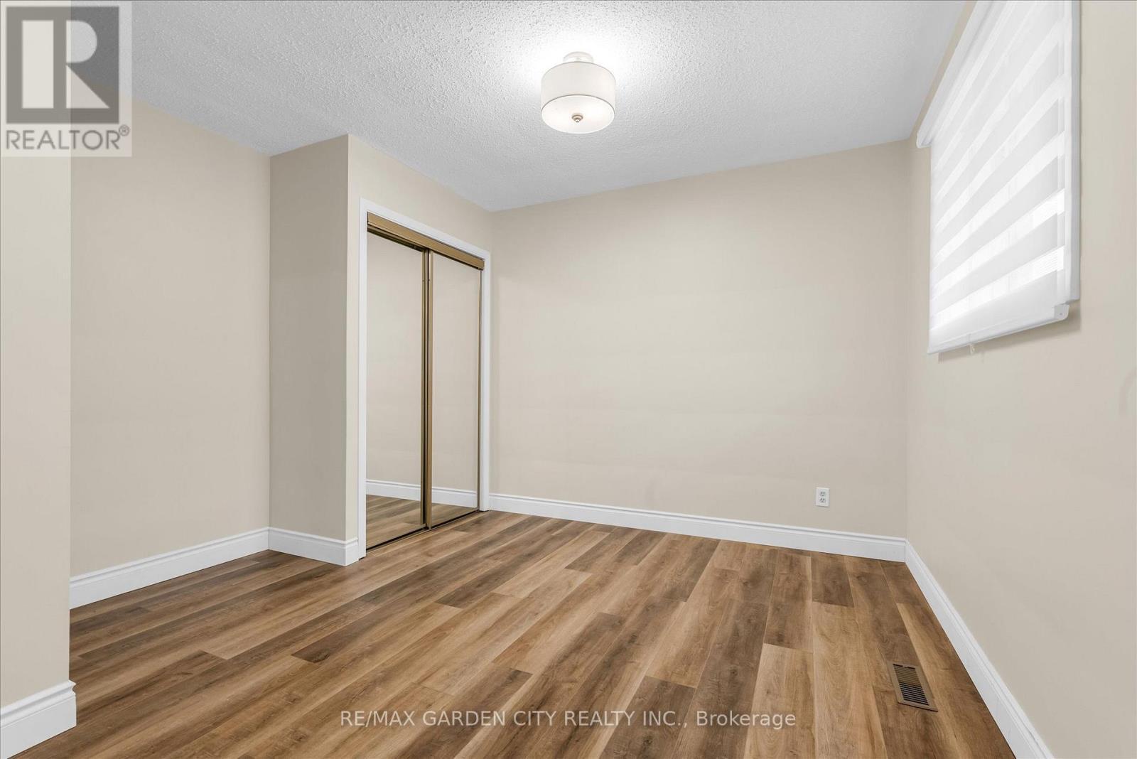 17 Marilyn Street, Grimsby, ON - Indoor Photo Showing Other Room