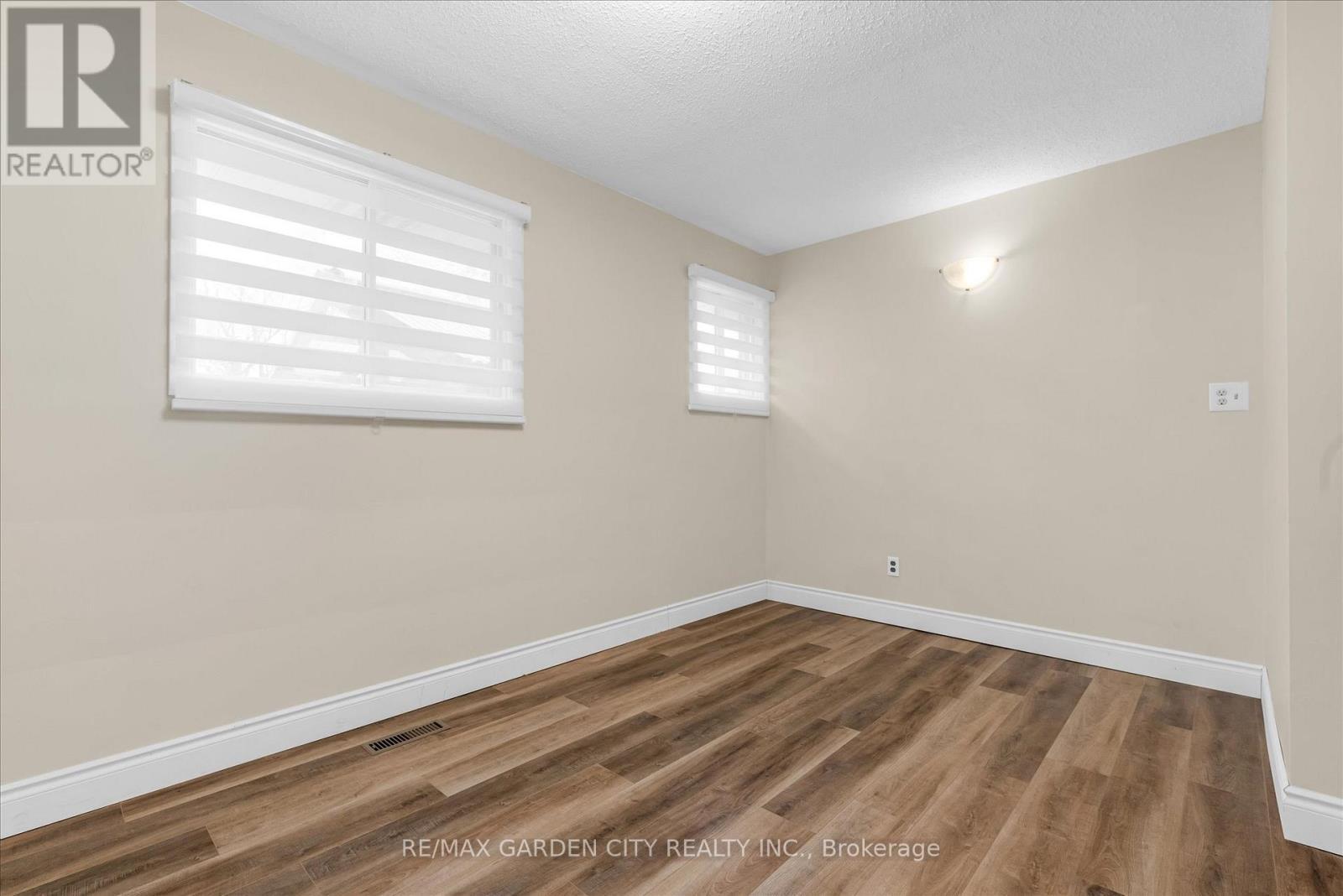 17 Marilyn Street, Grimsby, ON - Indoor Photo Showing Other Room