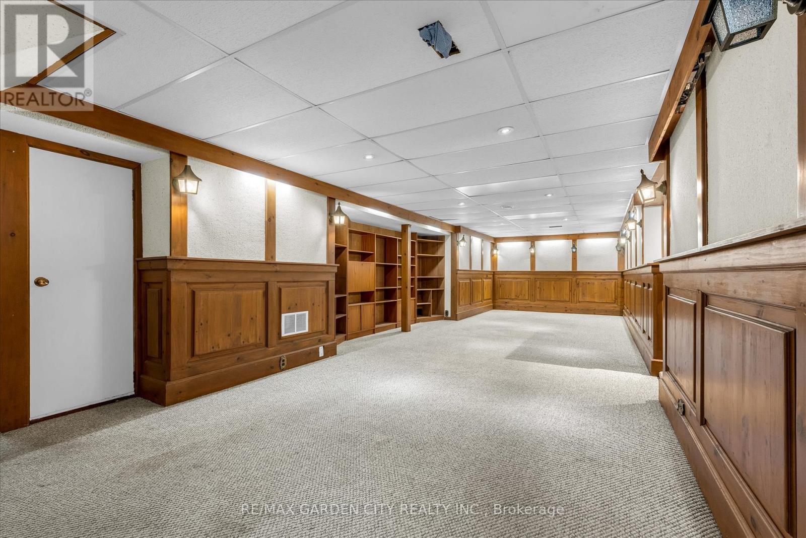 17 Marilyn Street, Grimsby, ON - Indoor Photo Showing Other Room