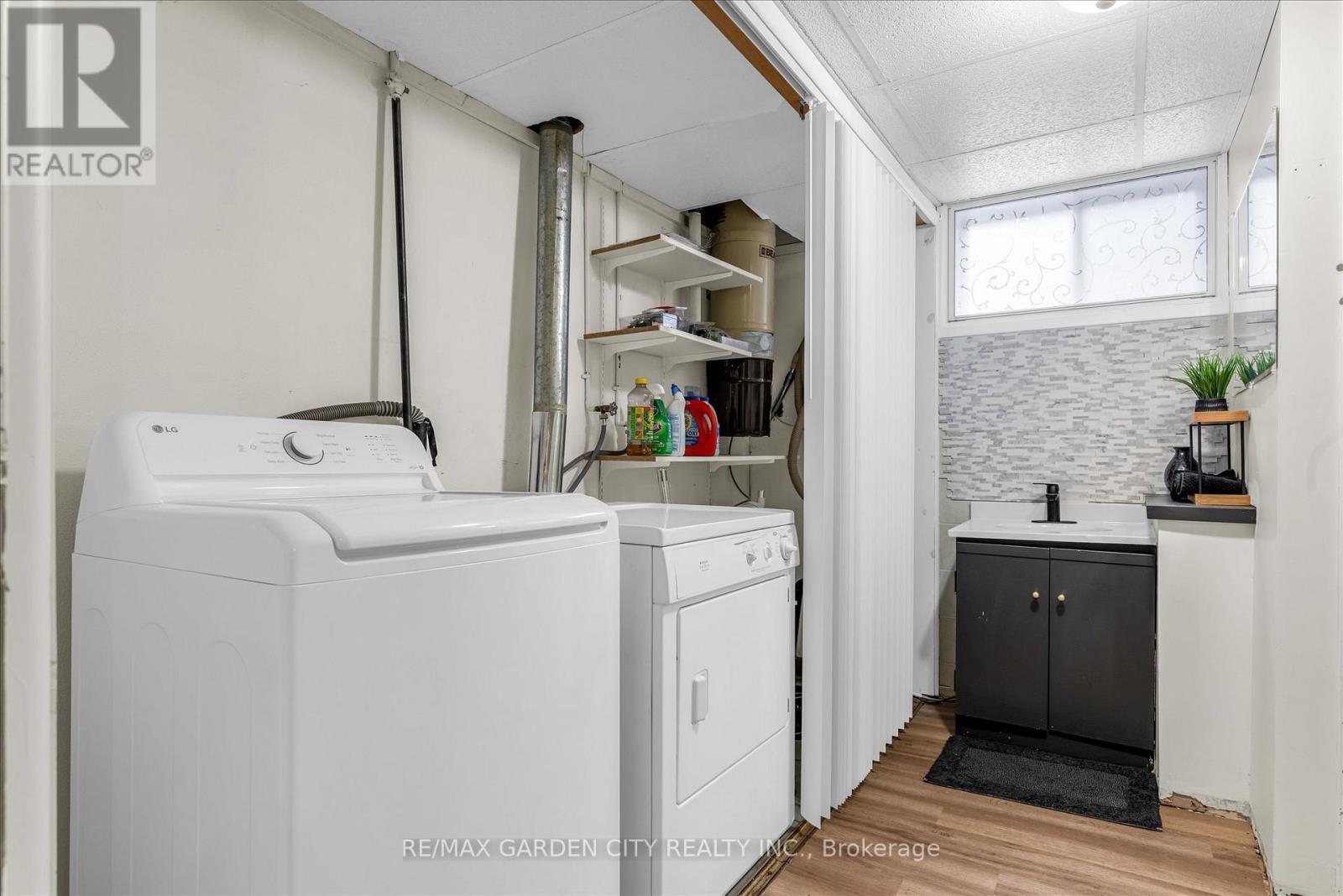 17 Marilyn Street, Grimsby, ON - Indoor Photo Showing Laundry Room