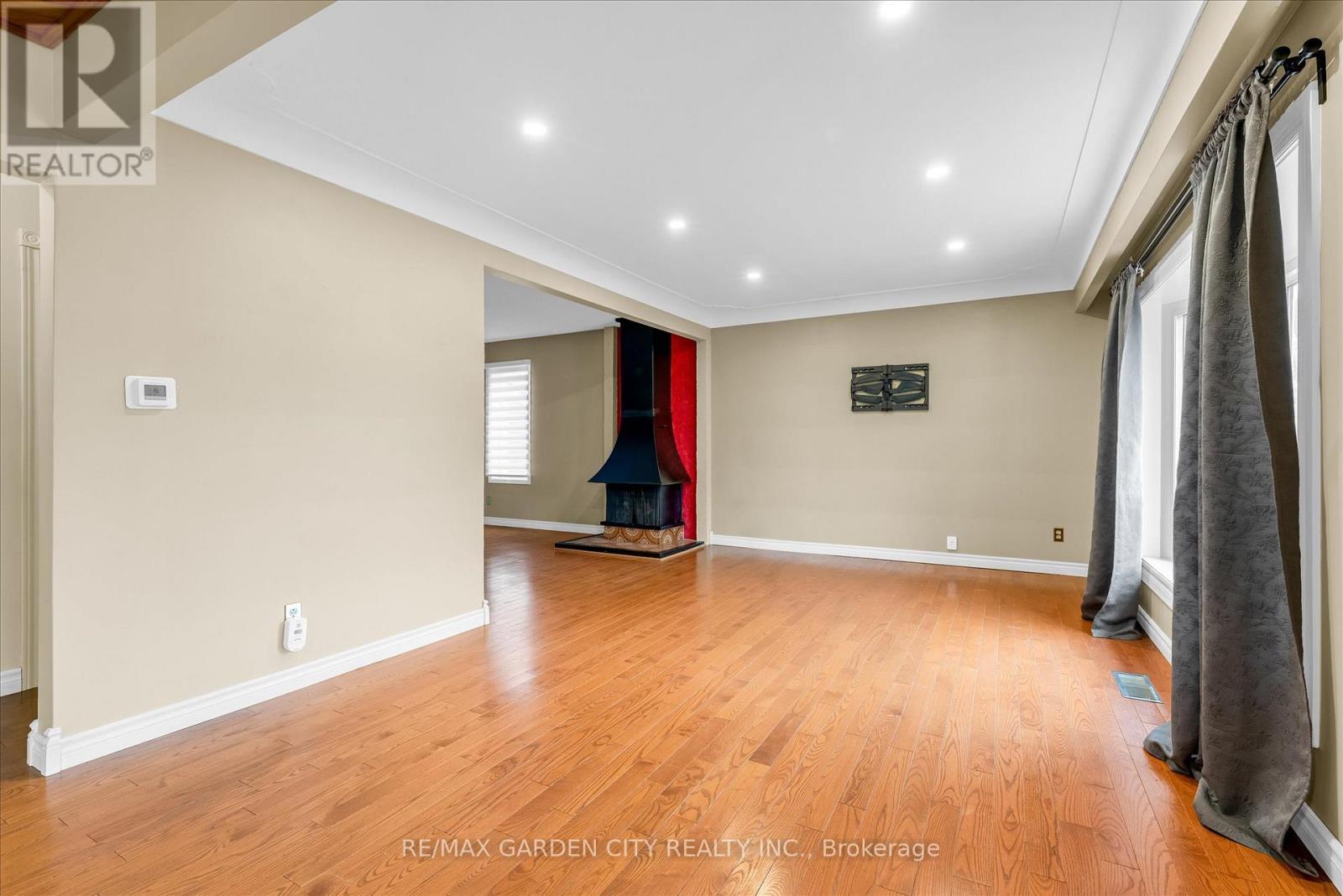 17 Marilyn Street, Grimsby, ON - Indoor