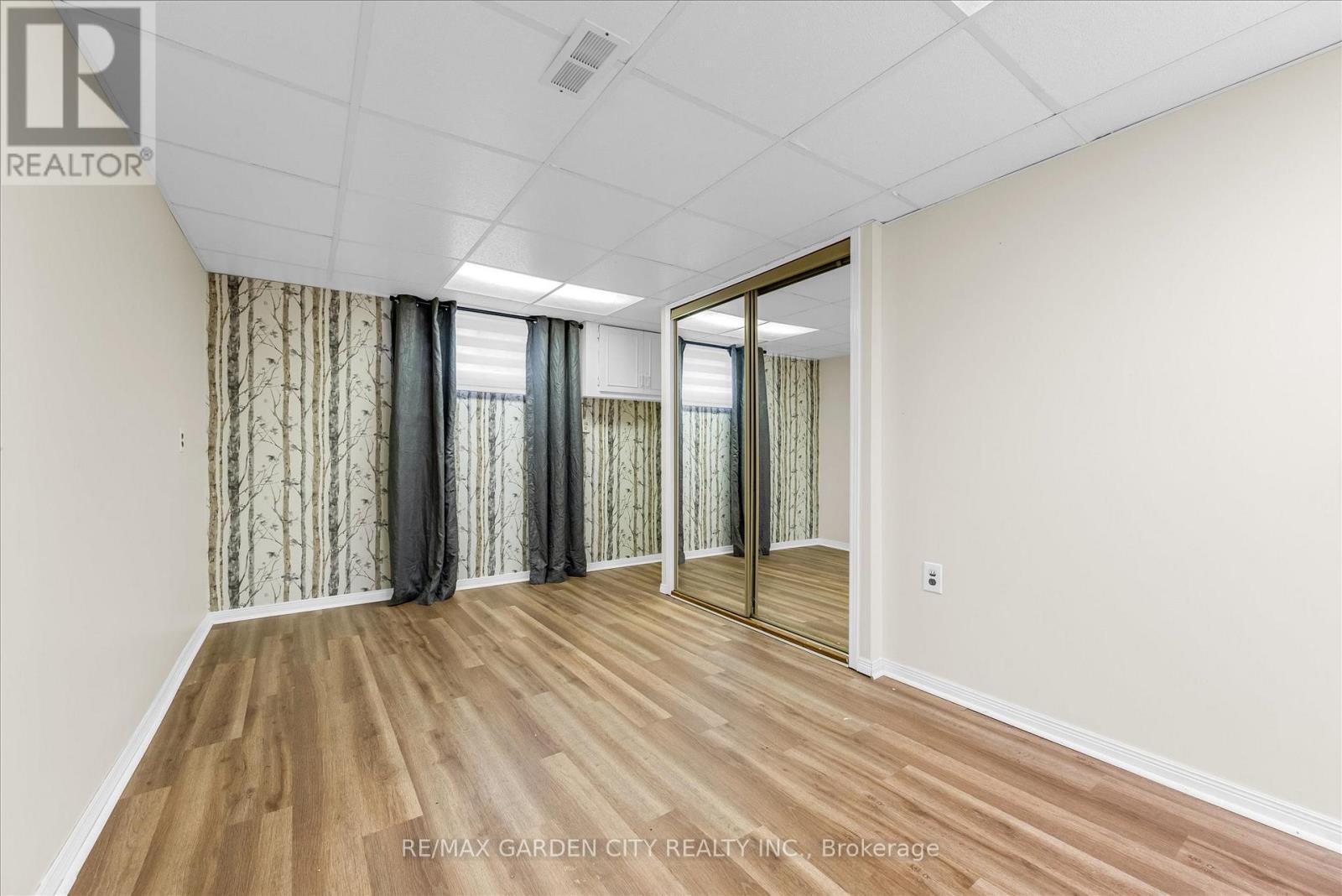 17 Marilyn Street, Grimsby, ON - Indoor Photo Showing Other Room