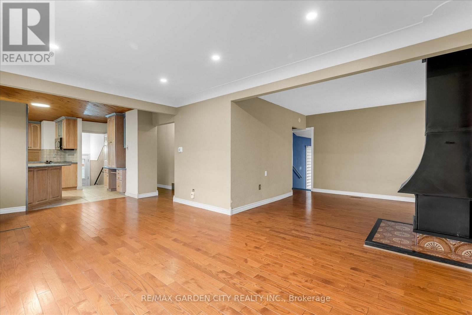 17 Marilyn Street, Grimsby, ON - Indoor