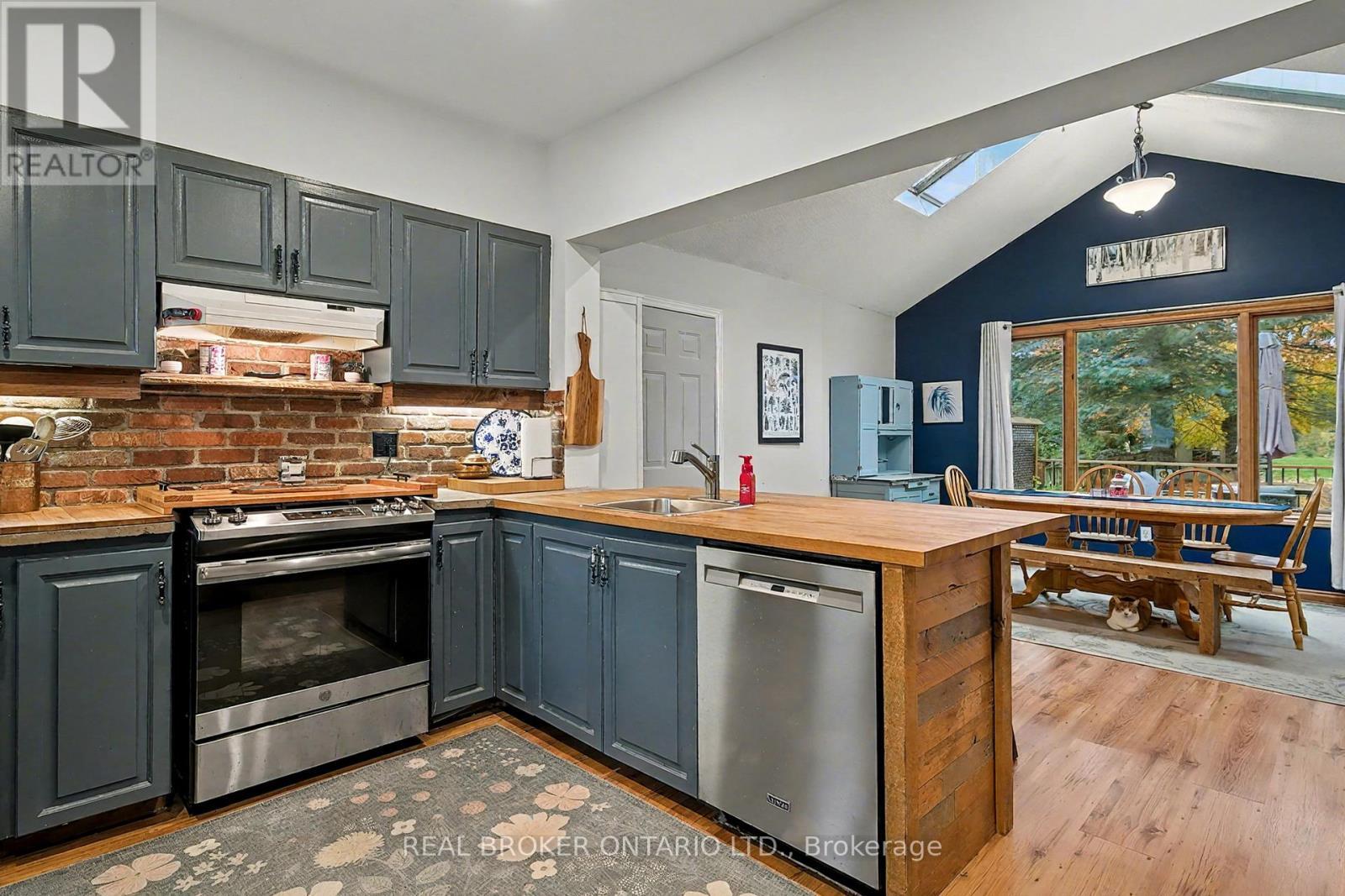 30 Wood Street, Mapleton, ON - Indoor Photo Showing Kitchen