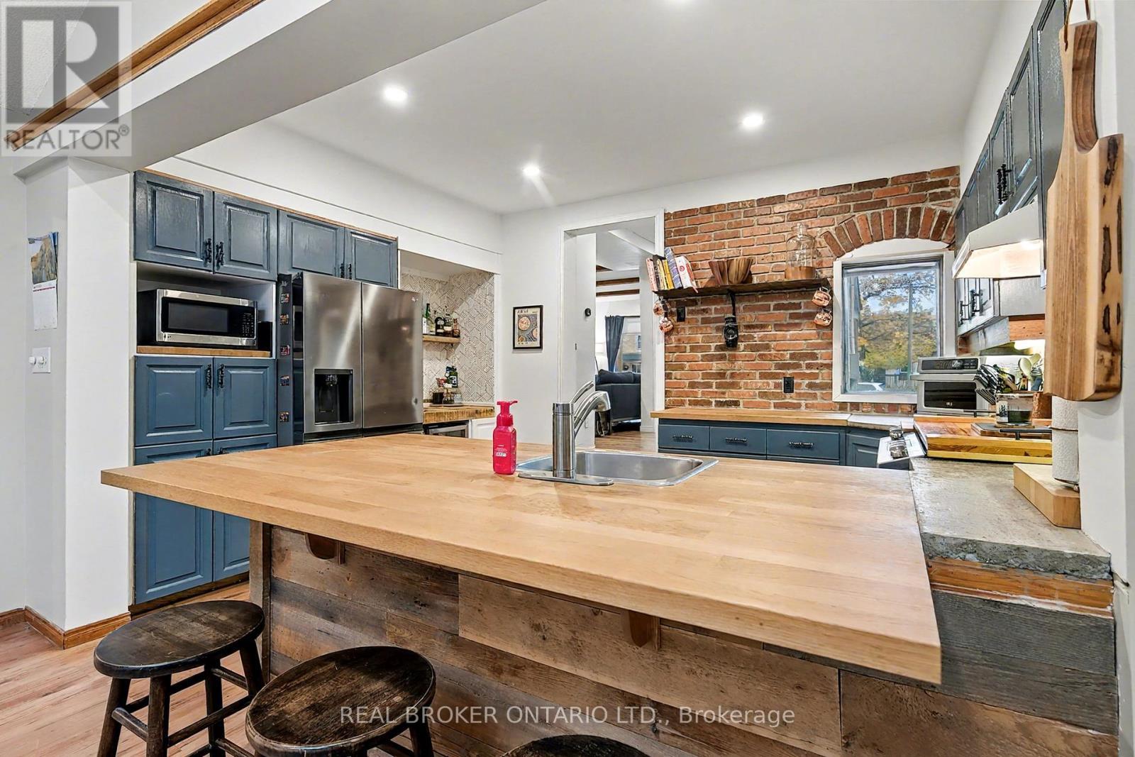 30 Wood Street, Mapleton, ON - Indoor With Fireplace