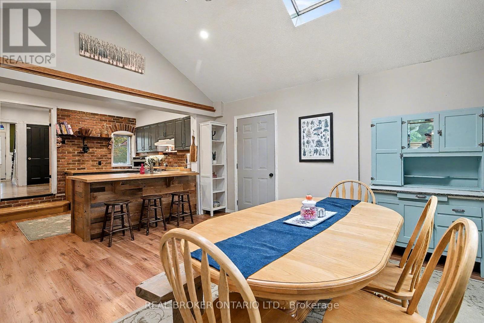 30 Wood Street, Mapleton, ON - Indoor Photo Showing Dining Room