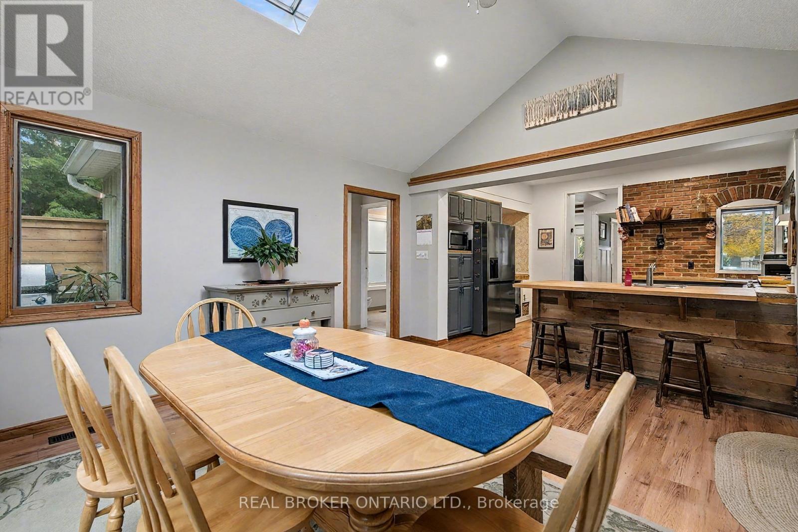 30 Wood Street, Mapleton, ON - Indoor Photo Showing Dining Room