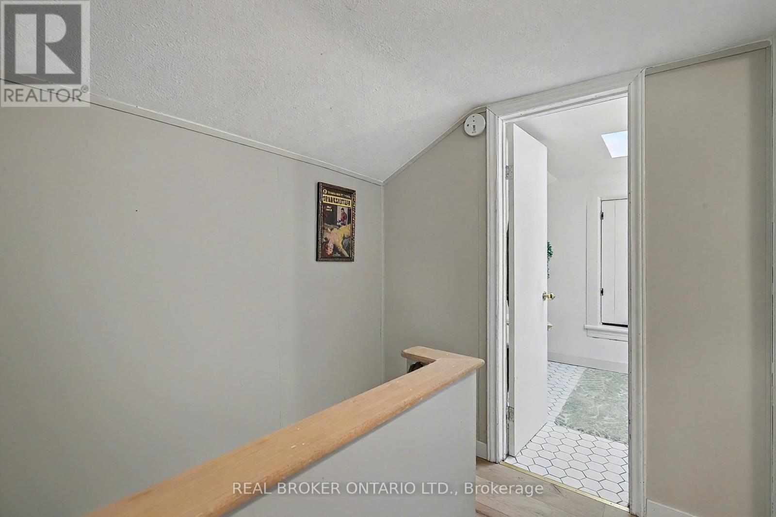 30 Wood Street, Mapleton, ON - Indoor Photo Showing Other Room