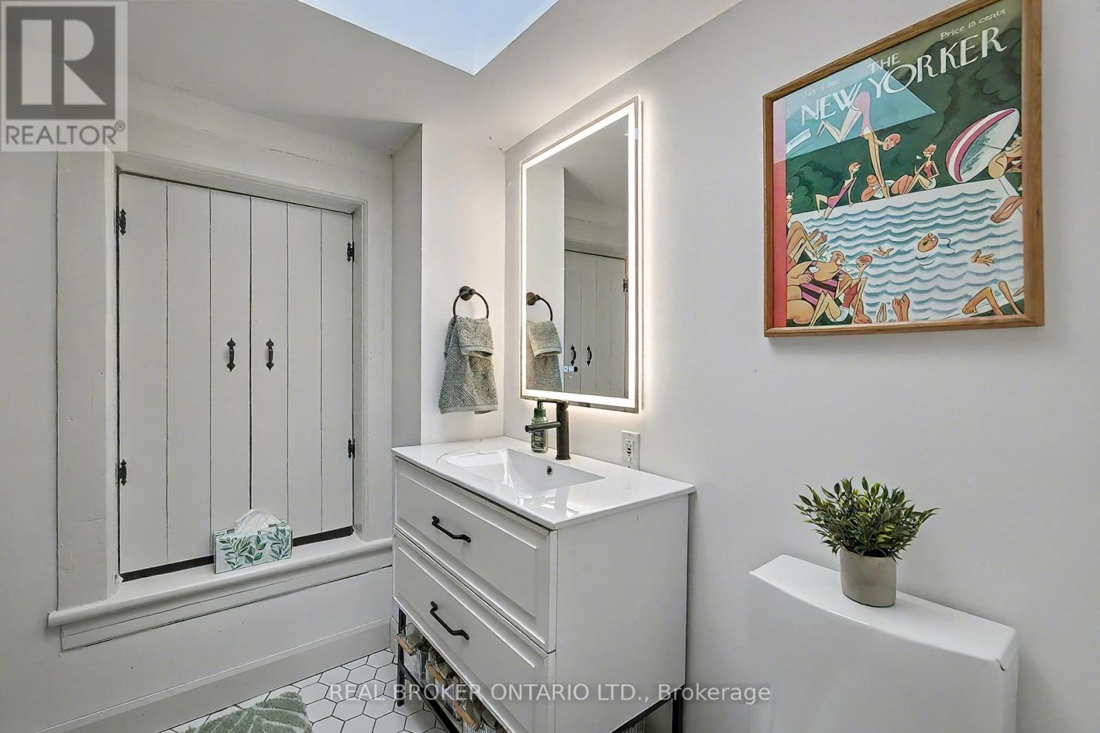 30 Wood Street, Mapleton, ON - Indoor Photo Showing Bathroom
