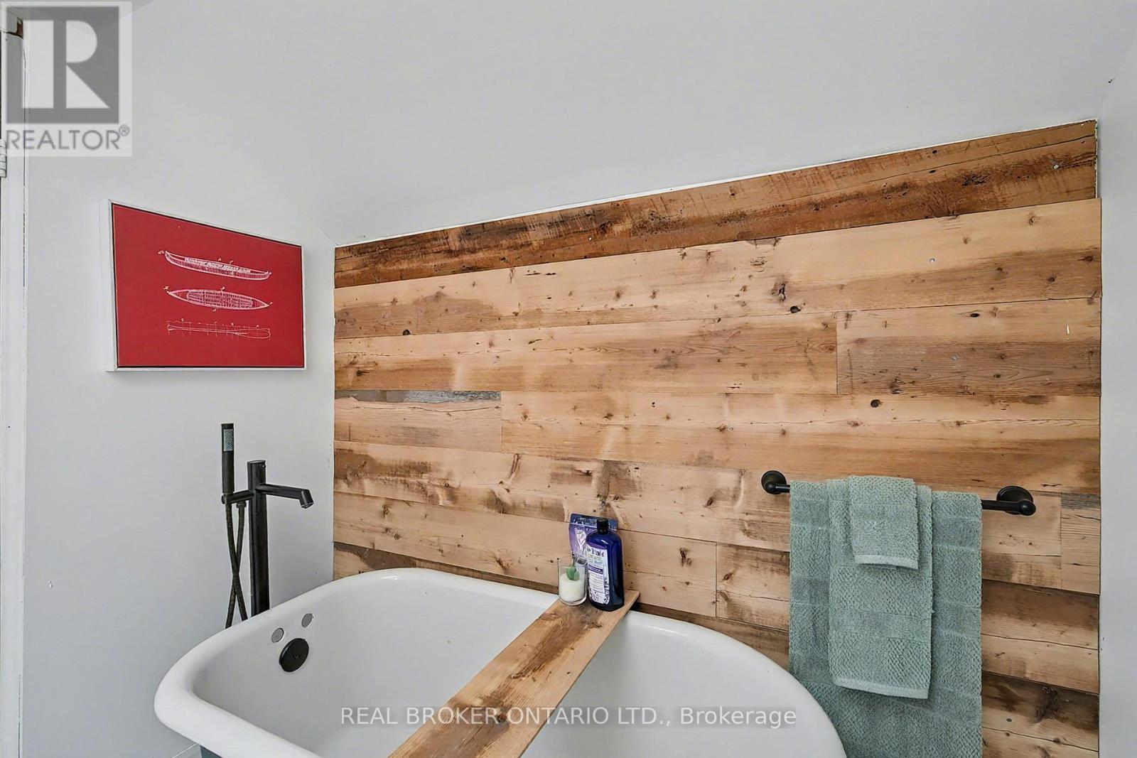 30 Wood Street, Mapleton, ON - Indoor Photo Showing Bathroom