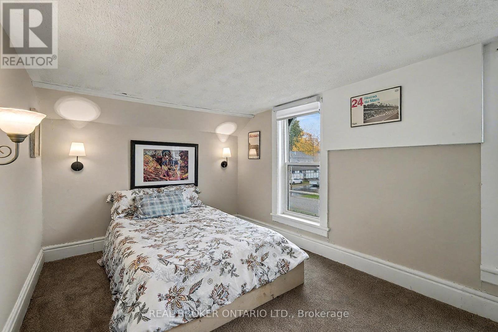 30 Wood Street, Mapleton, ON - Indoor Photo Showing Bedroom