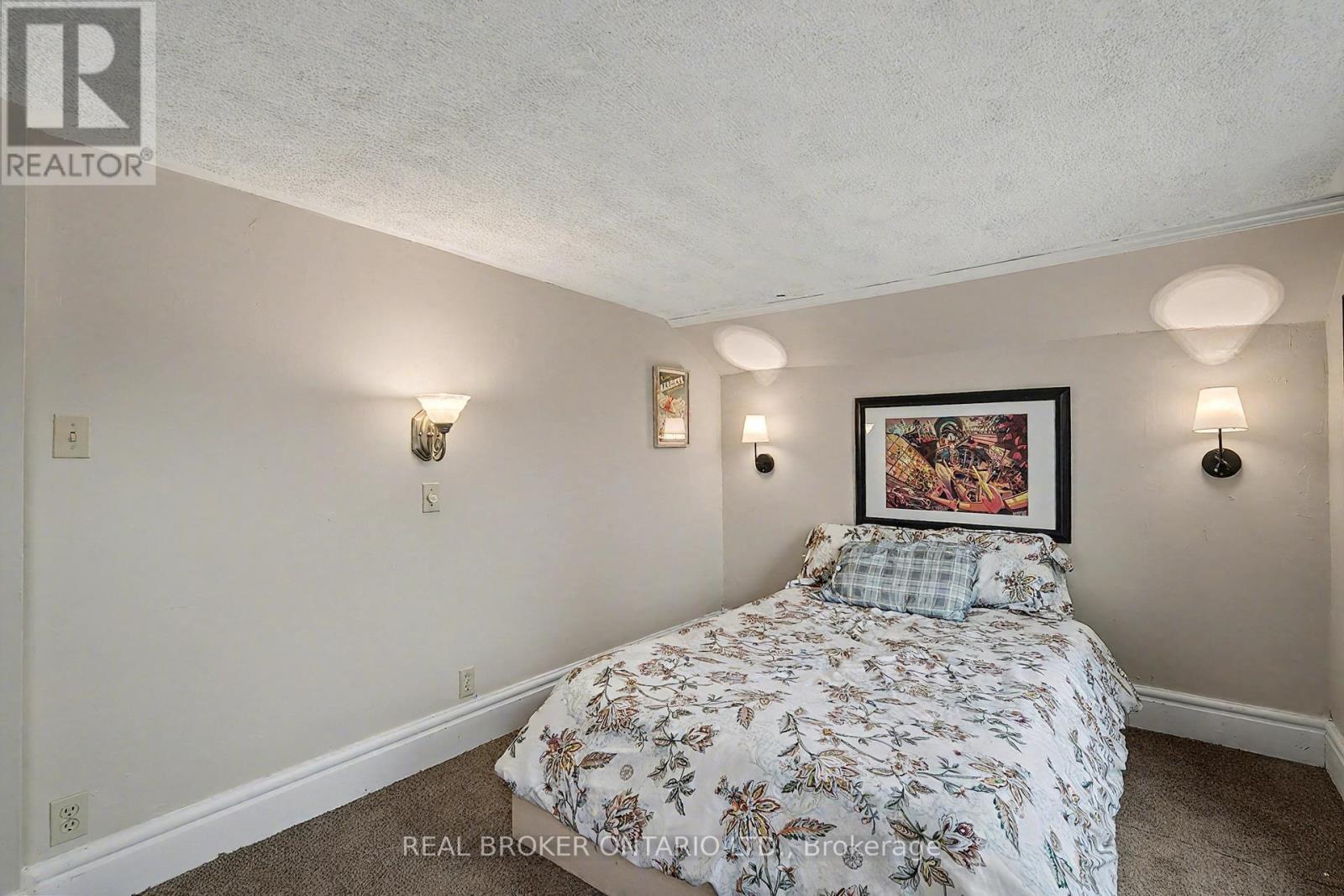 30 Wood Street, Mapleton, ON - Indoor Photo Showing Bedroom