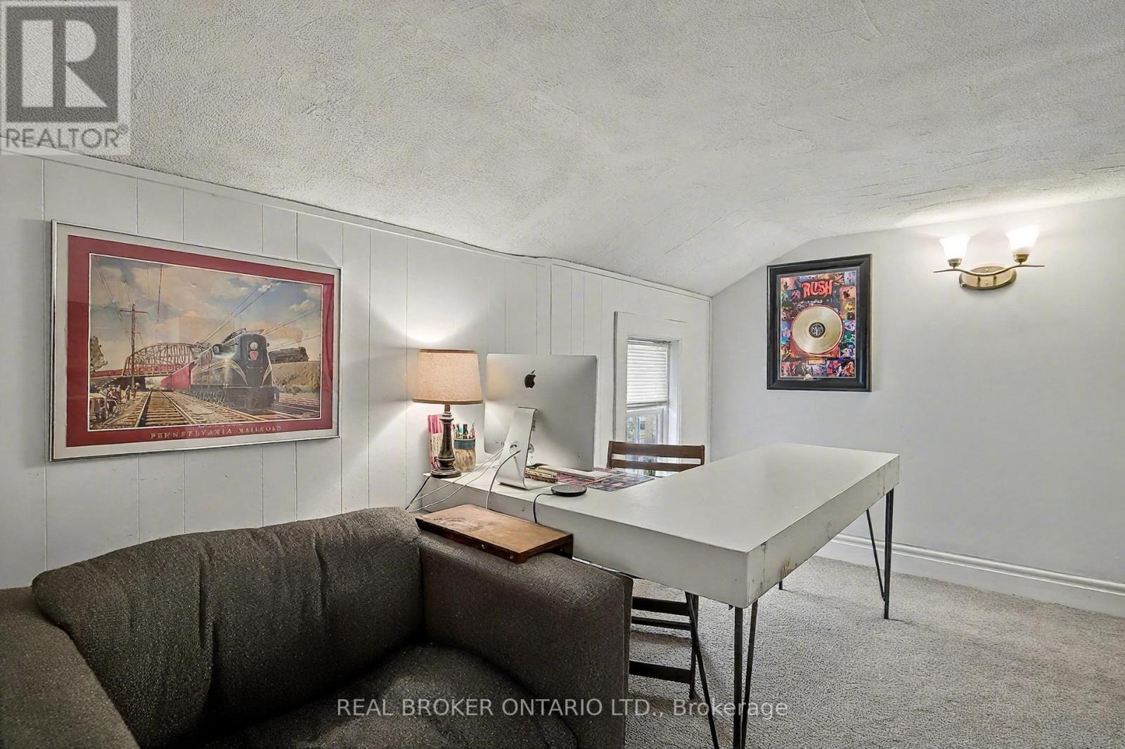 30 Wood Street, Mapleton, ON - Indoor