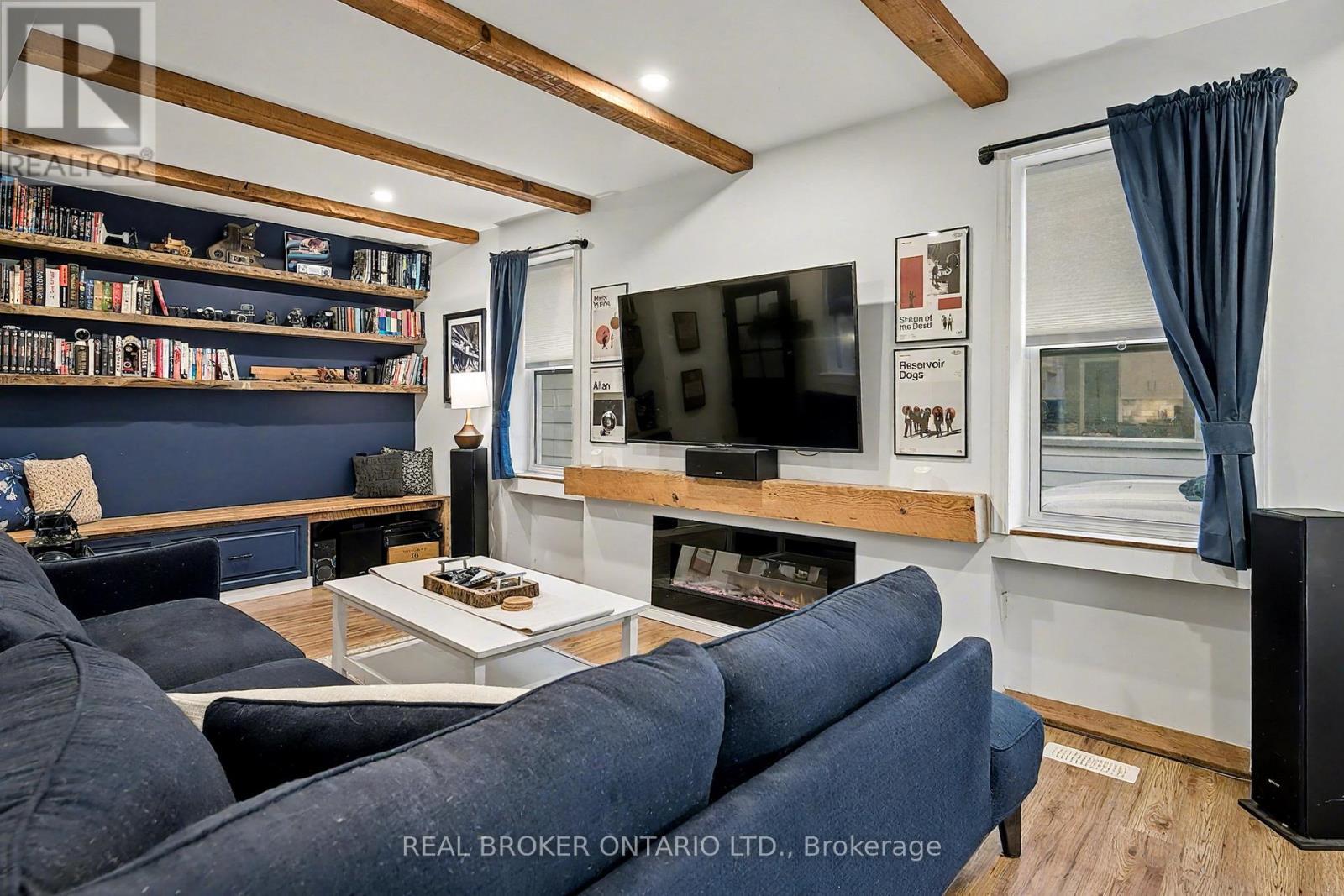 30 Wood Street, Mapleton, ON - Indoor With Fireplace