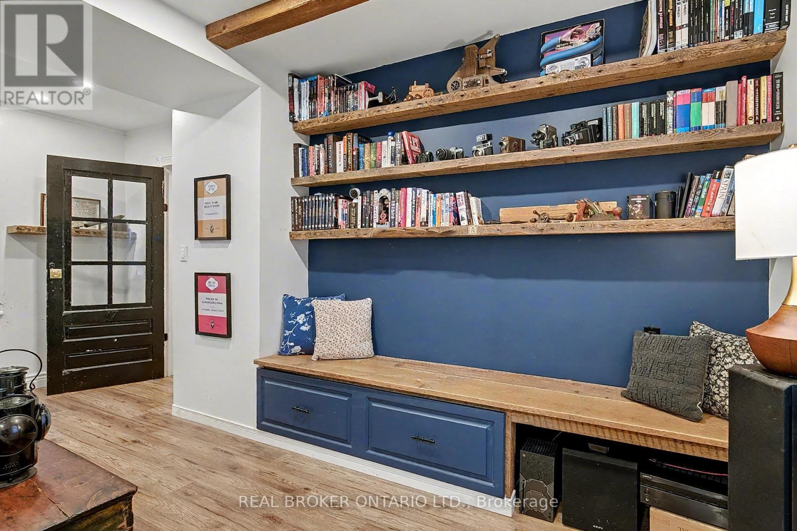 30 Wood Street, Mapleton, ON - Indoor