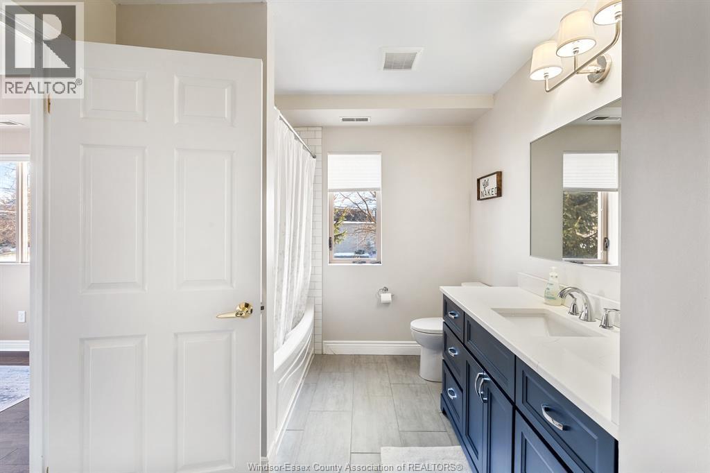 5995 Ellis Street Unit# 202, Lasalle, ON - Indoor Photo Showing Bathroom