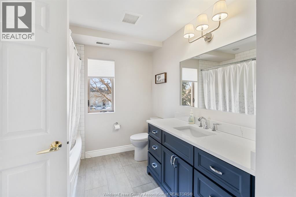 5995 Ellis Street Unit# 202, Lasalle, ON - Indoor Photo Showing Bathroom