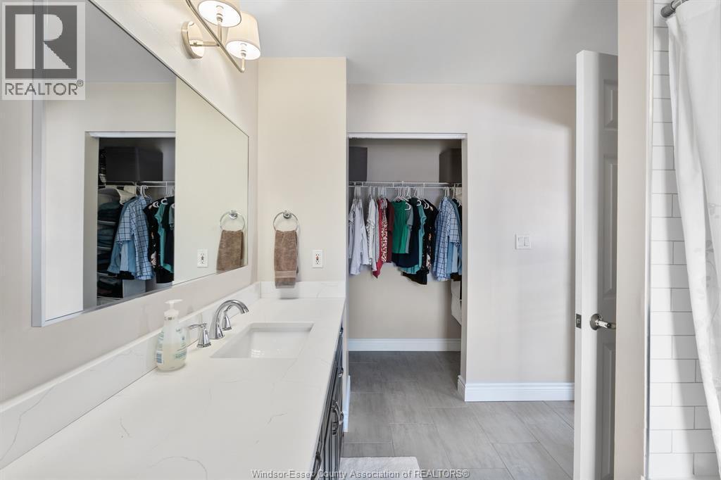 5995 Ellis Street Unit# 202, Lasalle, ON - Indoor Photo Showing Bathroom