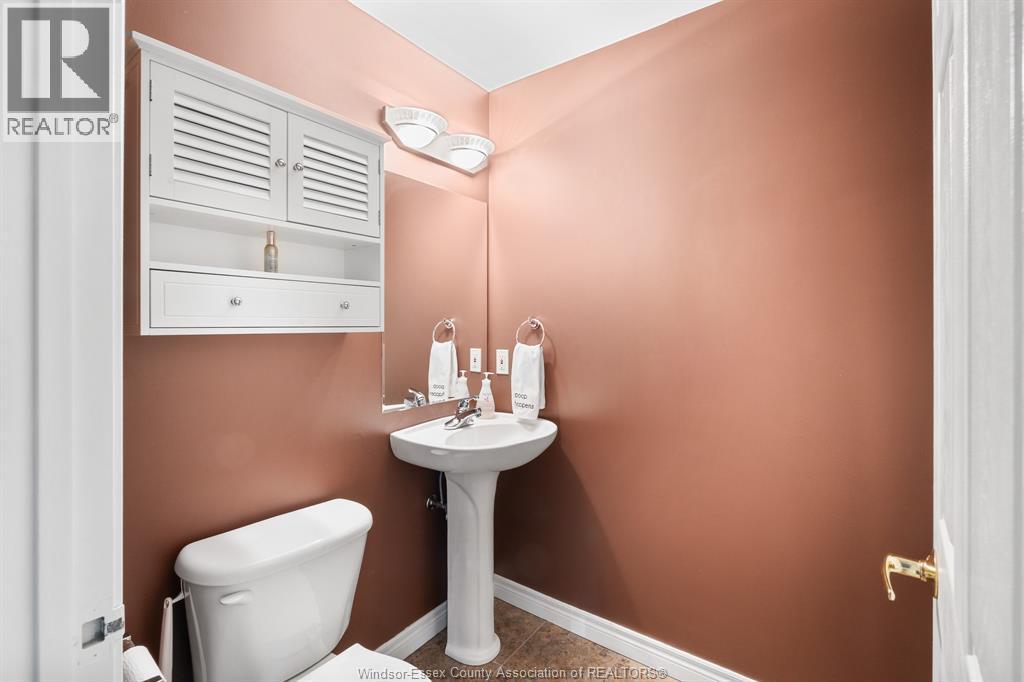 5995 Ellis Street Unit# 202, Lasalle, ON - Indoor Photo Showing Bathroom