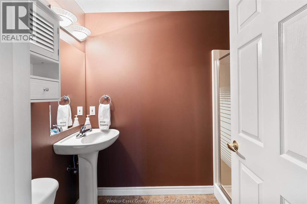 5995 Ellis Street Unit# 202, Lasalle, ON - Indoor Photo Showing Bathroom