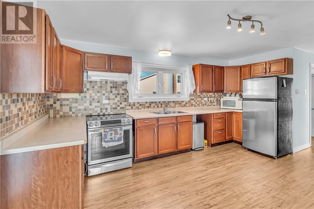 190 Hugh Cummings, Spanish, ON - Indoor Photo Showing Kitchen With Double Sink