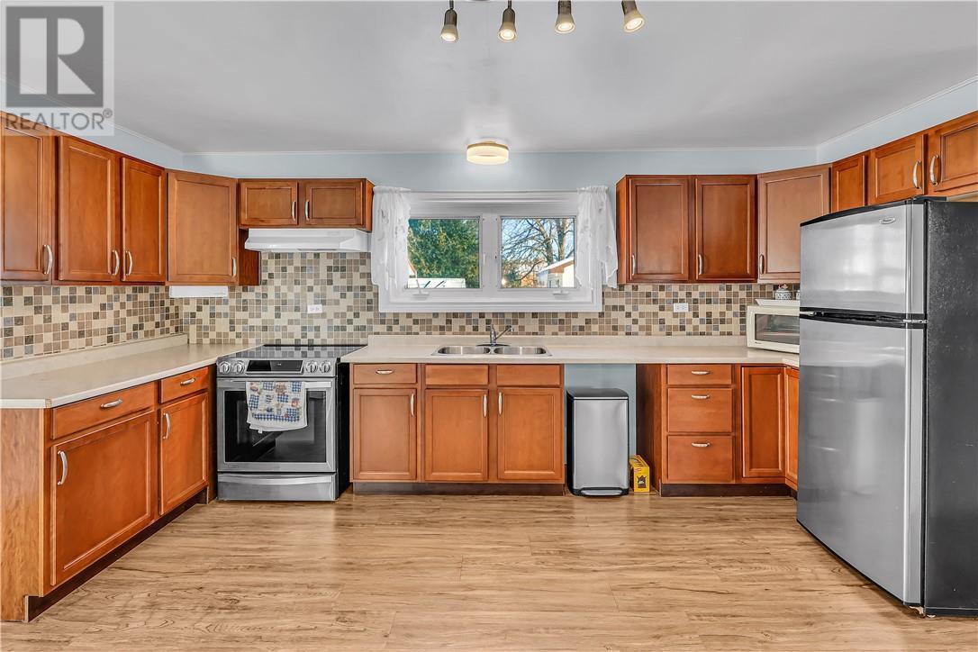 190 Hugh Cummings, Spanish, ON - Indoor Photo Showing Kitchen With Double Sink
