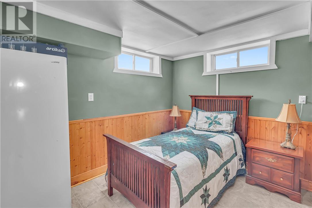 190 Hugh Cummings, Spanish, ON - Indoor Photo Showing Bedroom