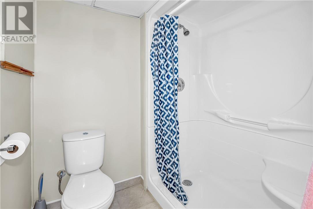 190 Hugh Cummings, Spanish, ON - Indoor Photo Showing Bathroom