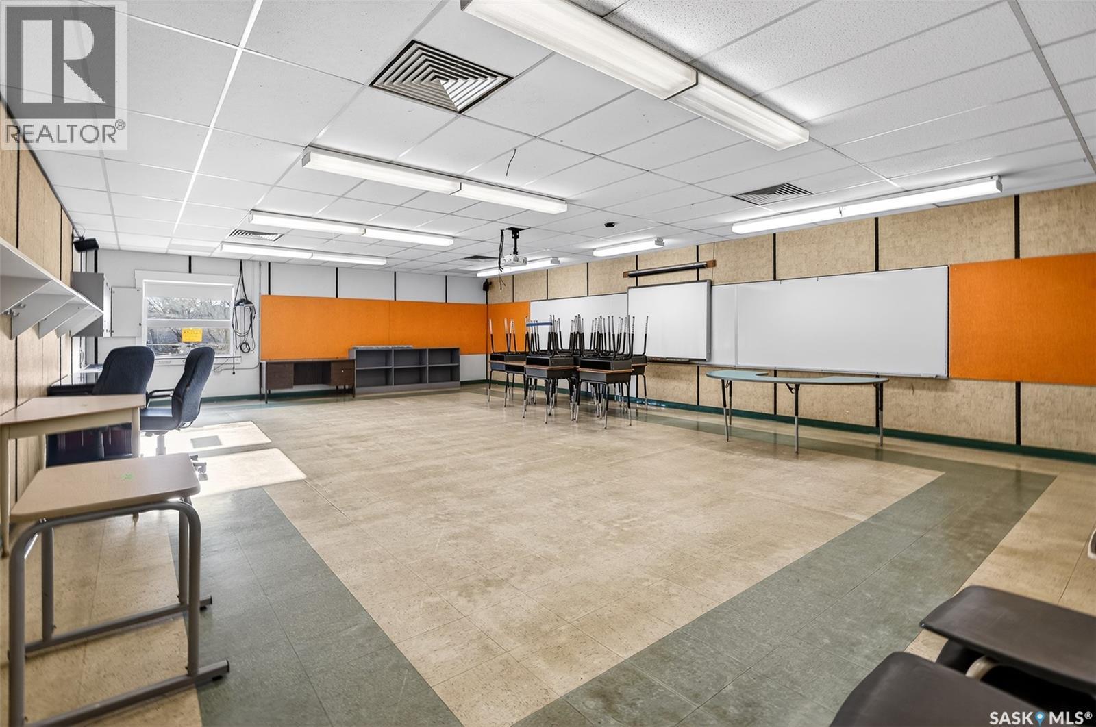 1100 Currie Crescent, Moose Jaw, SK