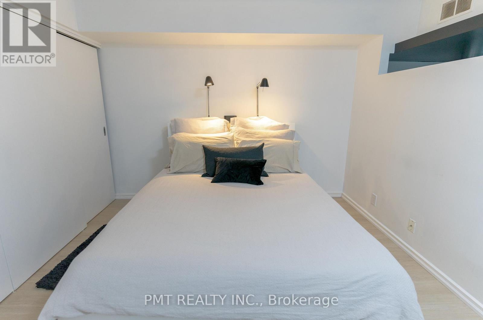 406 - 388 Richmond Street W, Toronto, ON - Indoor Photo Showing Bedroom