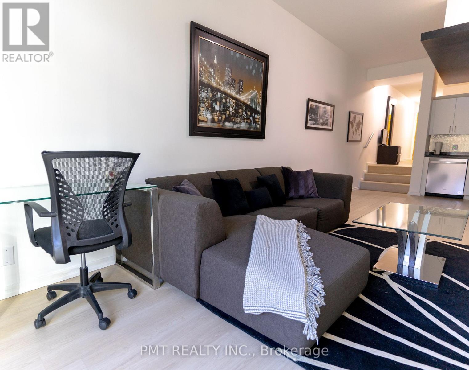 406 - 388 Richmond Street W, Toronto, ON - Indoor Photo Showing Other Room