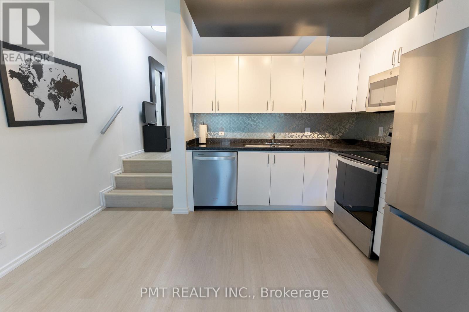406 - 388 Richmond Street W, Toronto, ON - Indoor Photo Showing Kitchen With Stainless Steel Kitchen