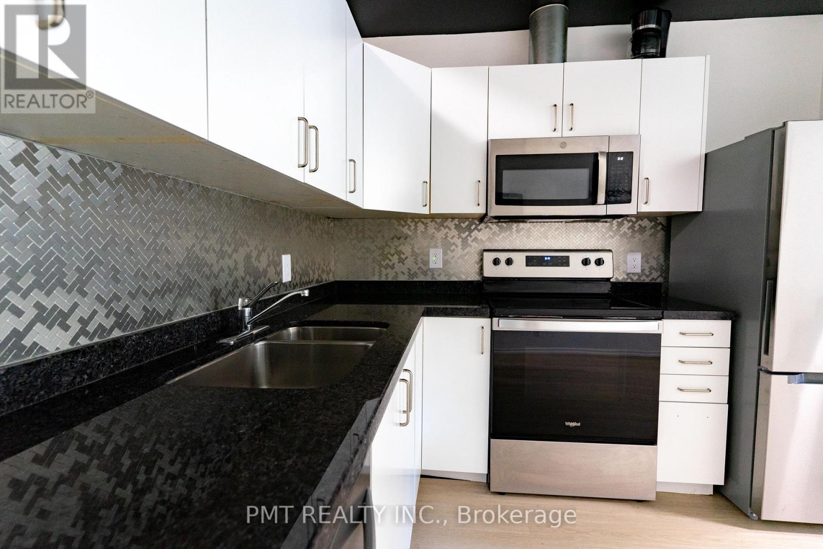 406 - 388 Richmond Street W, Toronto, ON - Indoor Photo Showing Kitchen With Stainless Steel Kitchen With Double Sink