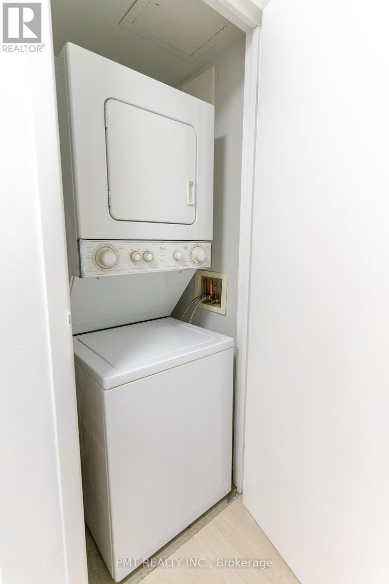 406 - 388 Richmond Street W, Toronto, ON - Indoor Photo Showing Laundry Room