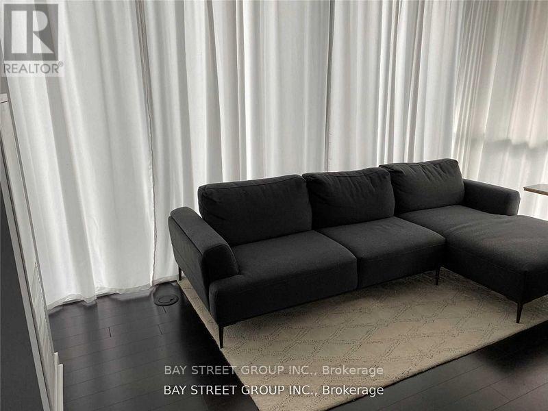 710 - 15 Grenville Street, Toronto, ON - Indoor Photo Showing Living Room