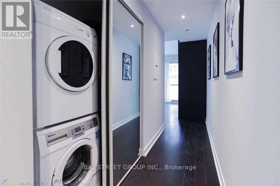 710 - 15 Grenville Street, Toronto, ON - Indoor Photo Showing Laundry Room