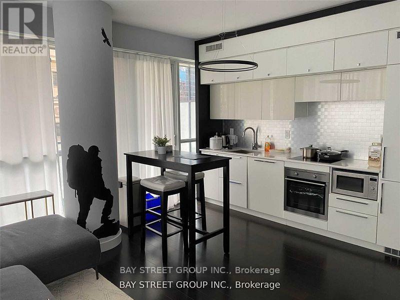 710 - 15 Grenville Street, Toronto, ON - Indoor