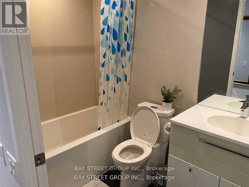 710 - 15 Grenville Street, Toronto, ON - Indoor Photo Showing Bathroom
