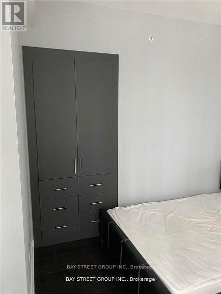 710 - 15 Grenville Street, Toronto, ON - Indoor