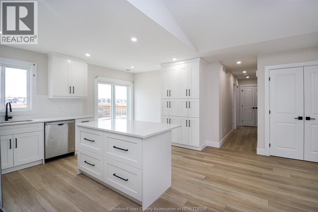 97 Kingsbridge, Amherstburg, ON - Indoor Photo Showing Kitchen