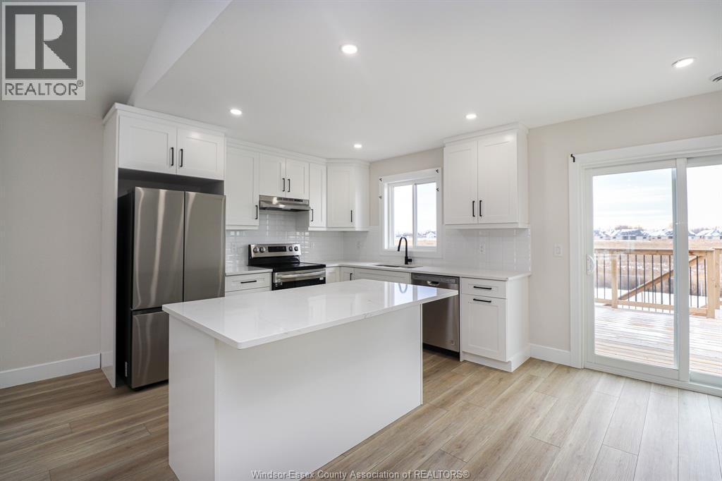 97 Kingsbridge, Amherstburg, ON - Indoor Photo Showing Kitchen With Upgraded Kitchen