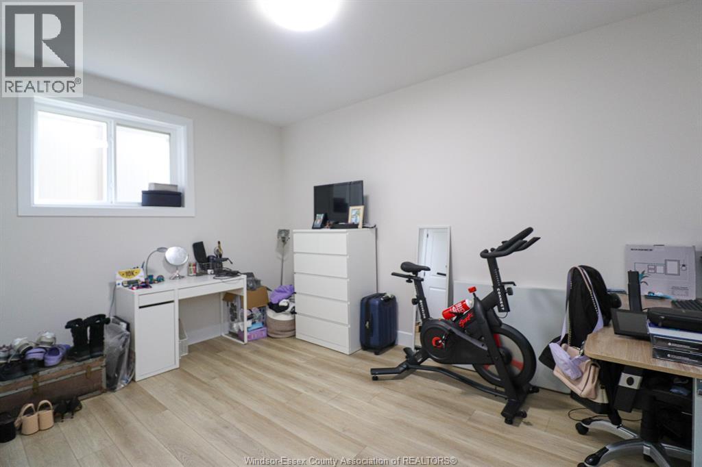 97 Kingsbridge, Amherstburg, ON - Indoor Photo Showing Gym Room