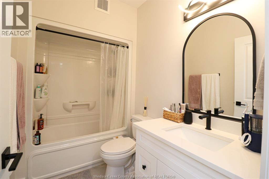 97 Kingsbridge, Amherstburg, ON - Indoor Photo Showing Bathroom