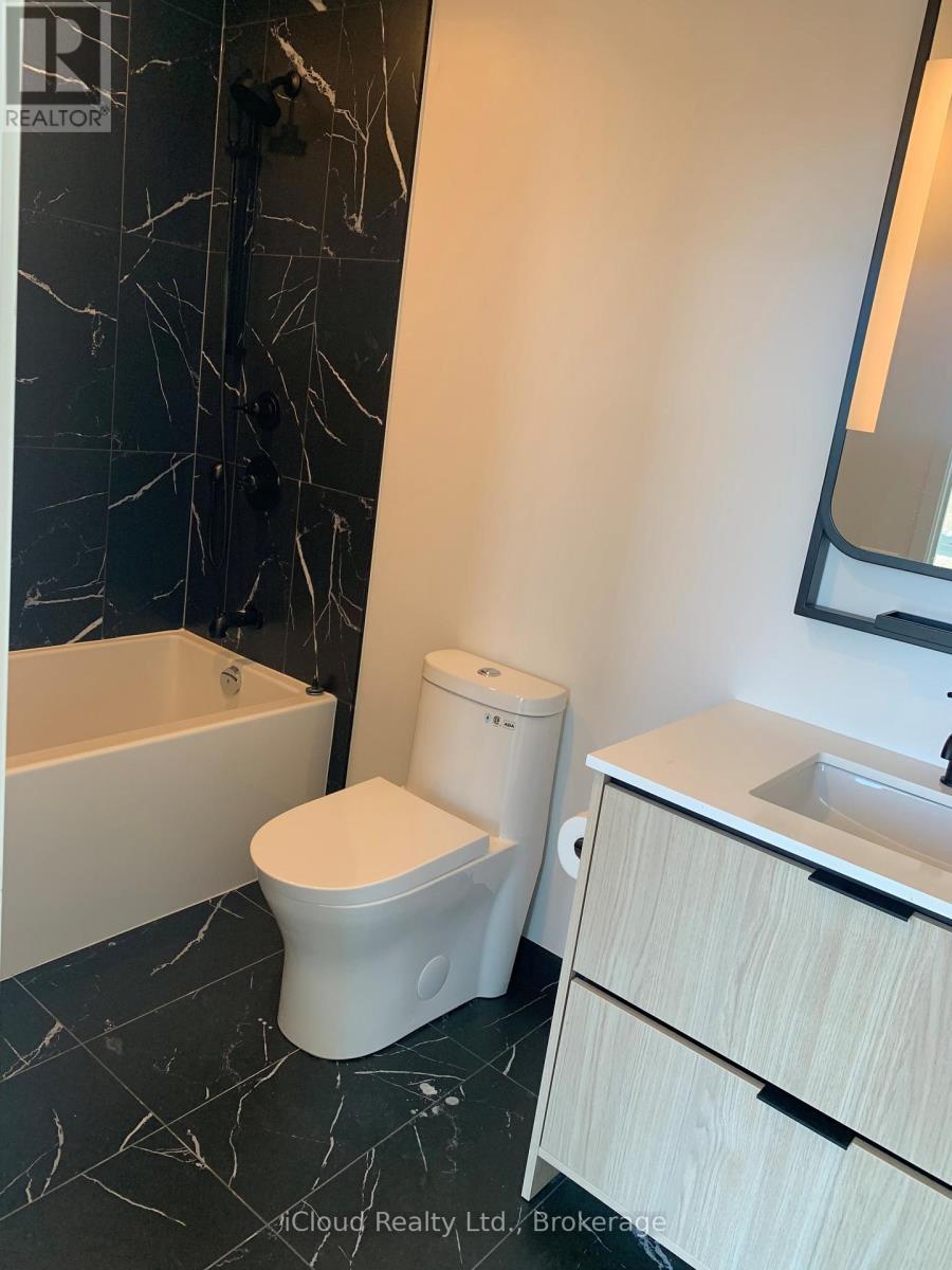 1603 - 1050 Eastern Avenue, Toronto, ON - Indoor Photo Showing Bathroom