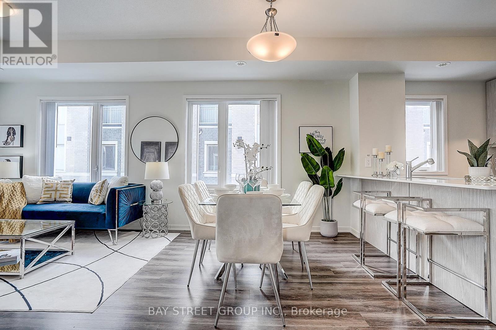 Th 62 - 31 Honeycrisp Crescent, Vaughan, ON